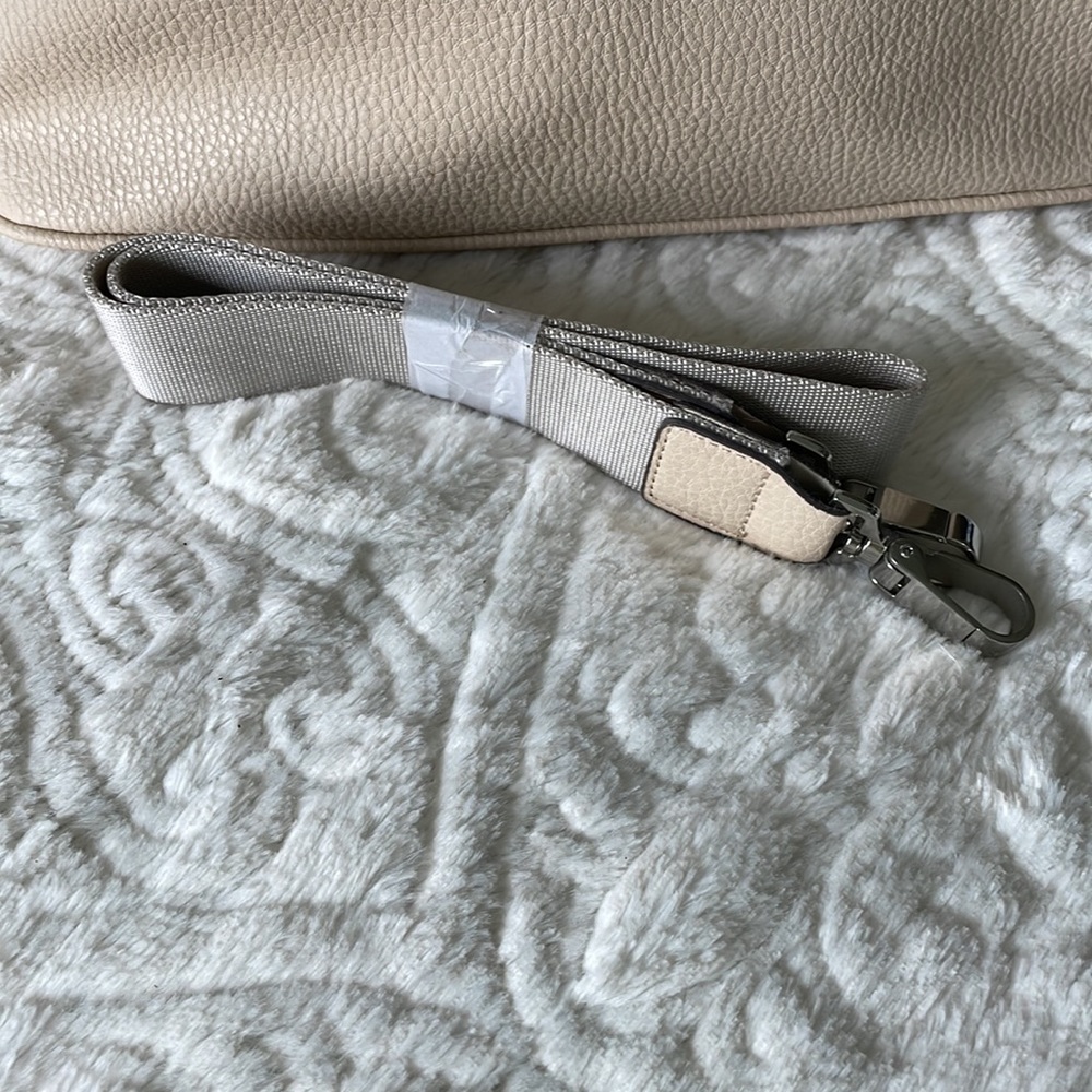 NWOT Jessica Simpson tote - Picture 5 of 9